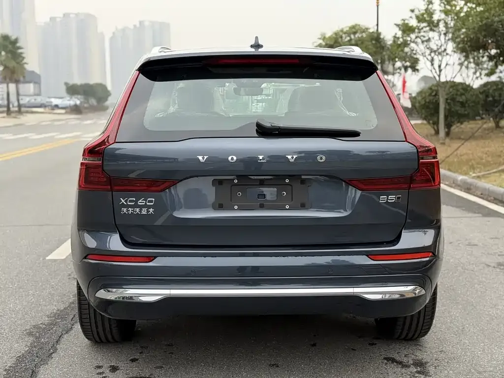 Volvo XC60 — фото 2