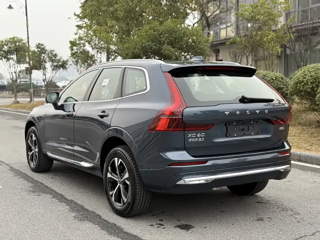 Volvo XC60 — фото 5