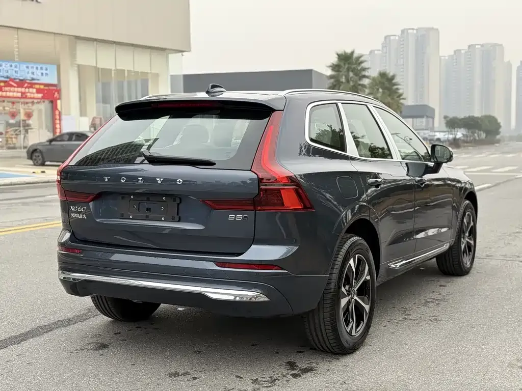 Volvo XC60 — фото 6