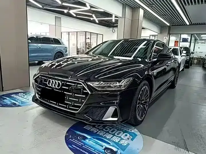 Audi A7L — фото 1