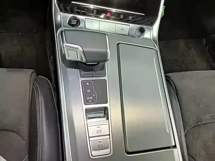 Audi A7L — фото 2