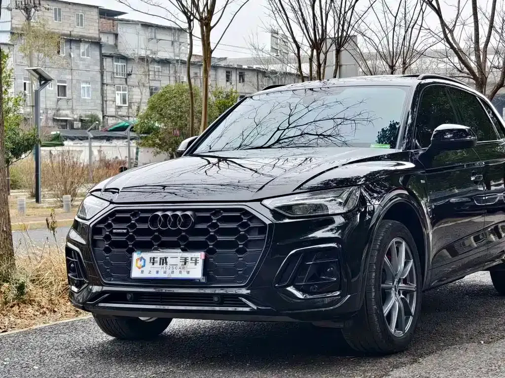 Audi Q5L — фото 1