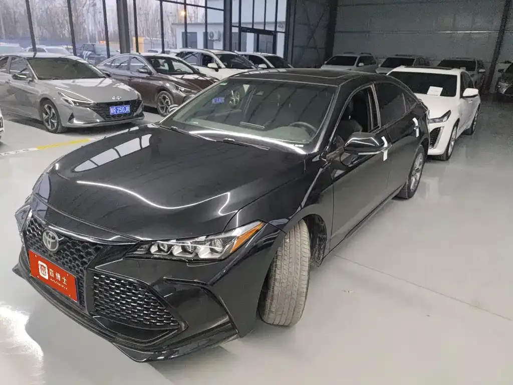 Toyota Avalon — фото 1