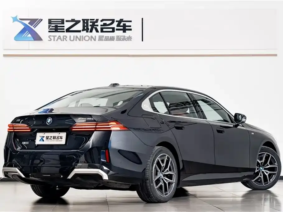 BMW i5 — фото 3