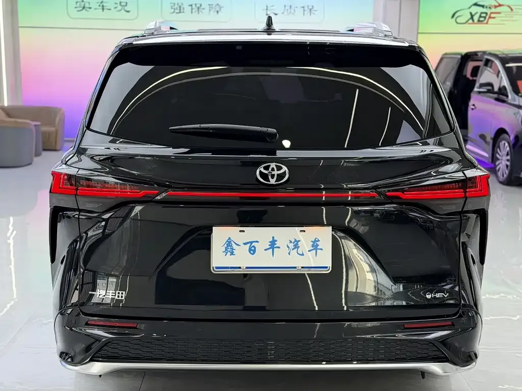 Toyota Granvia — фото 5