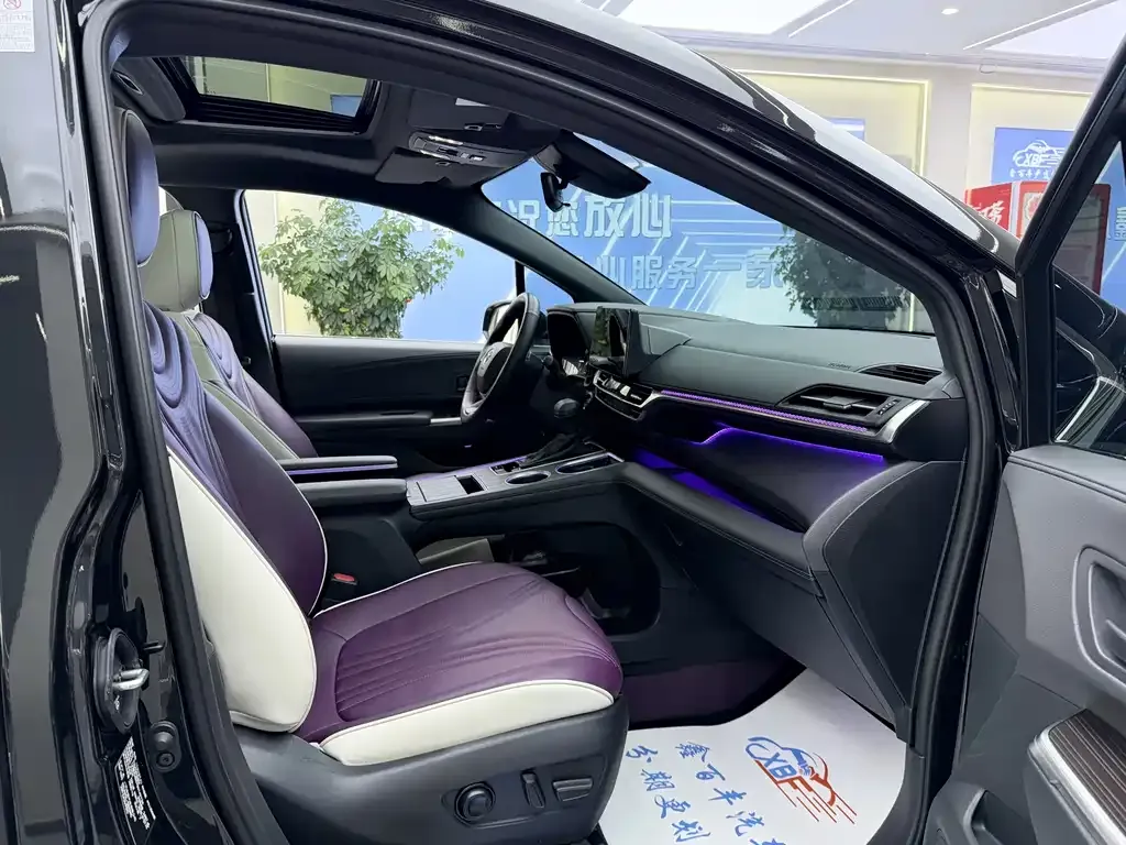 Toyota Granvia — фото 10