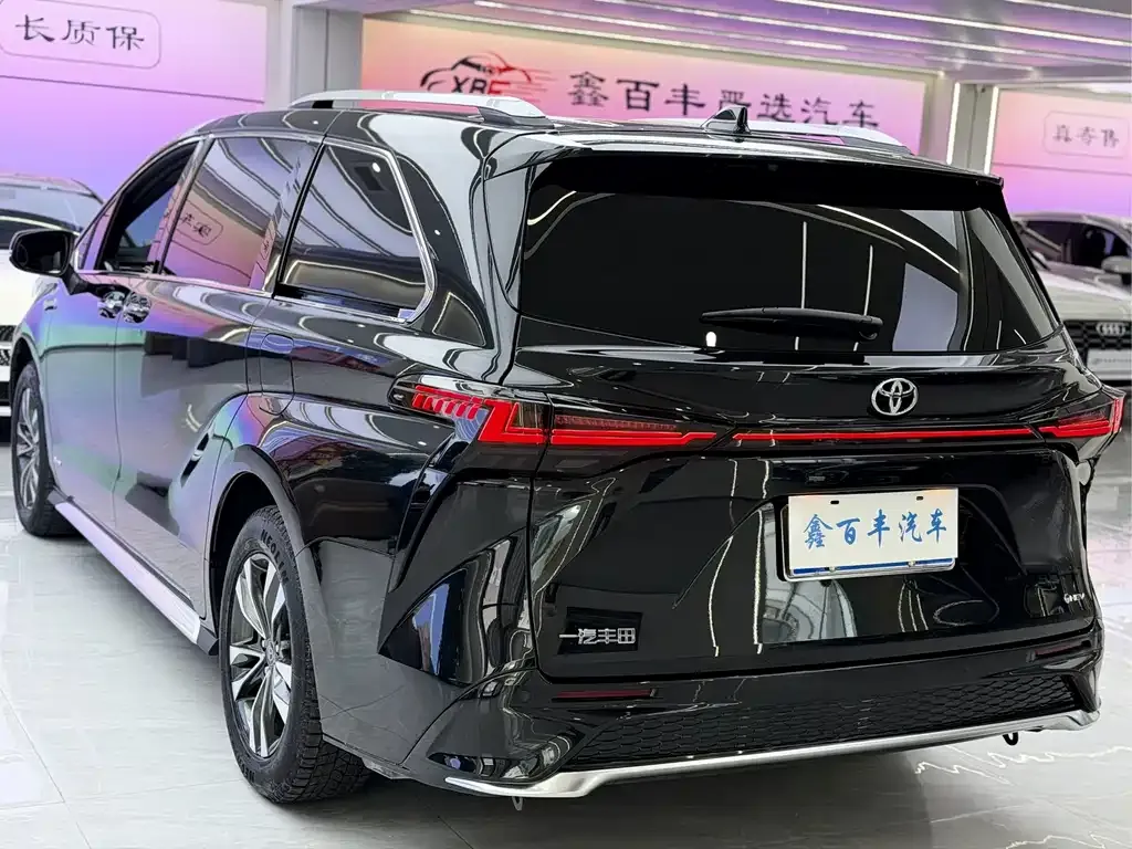 Toyota Granvia — фото 6