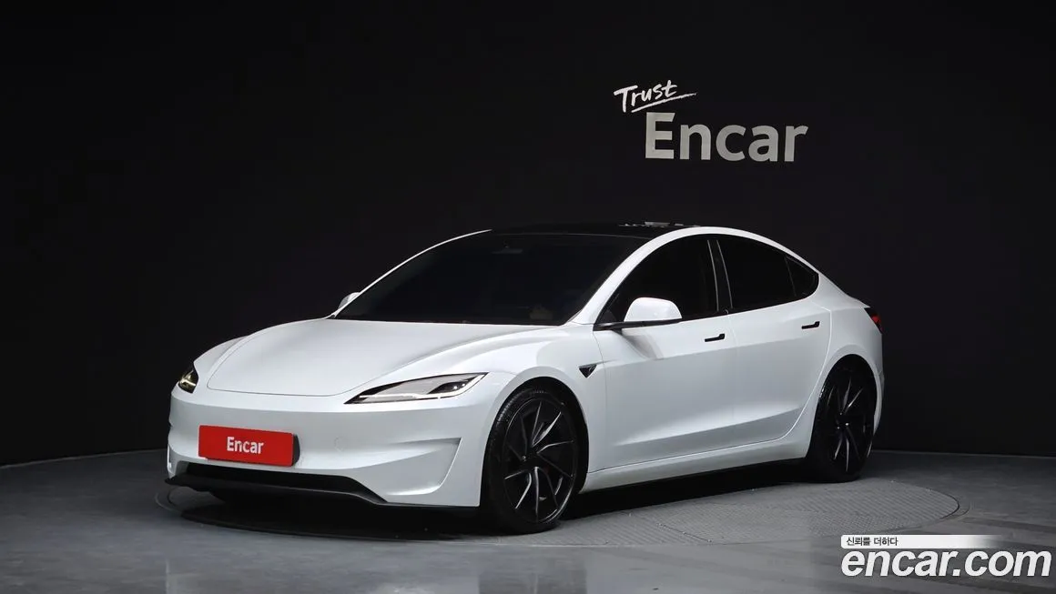 Tesla Model 3 — фото 1