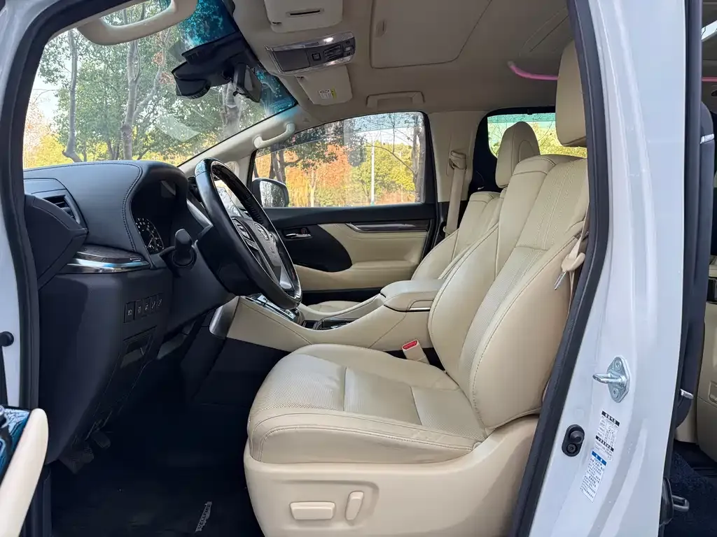 Toyota Vellfire — фото 4