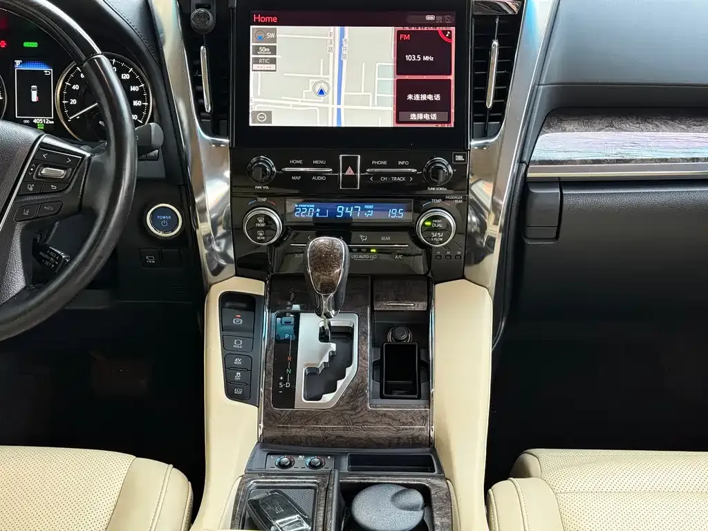 Toyota Vellfire — фото 2