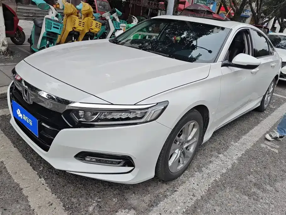 Honda Accord — фото 1