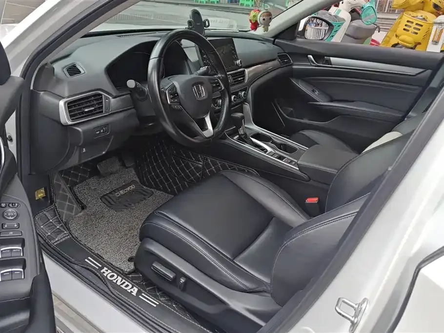 Honda Accord — фото 10