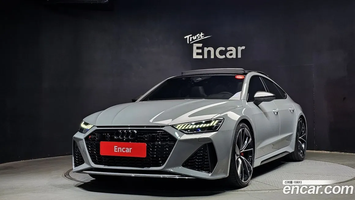 Audi RS7 — фото 1