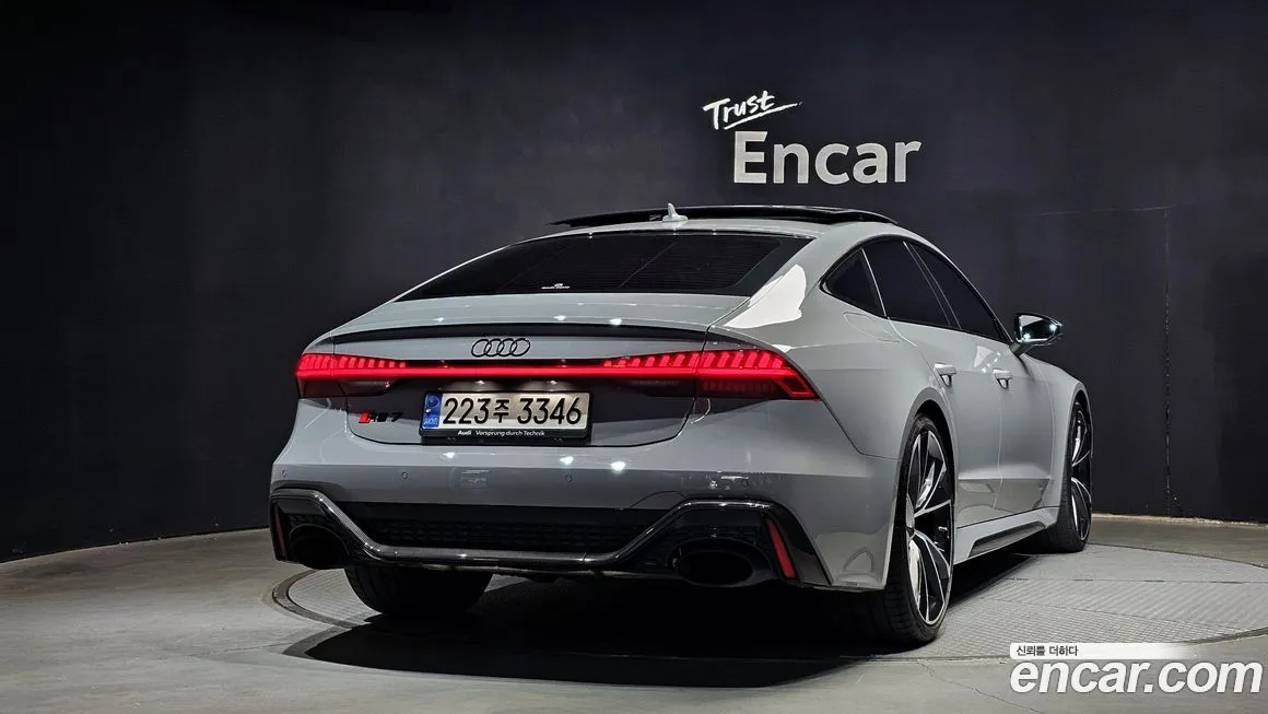 Audi RS7 — фото 8