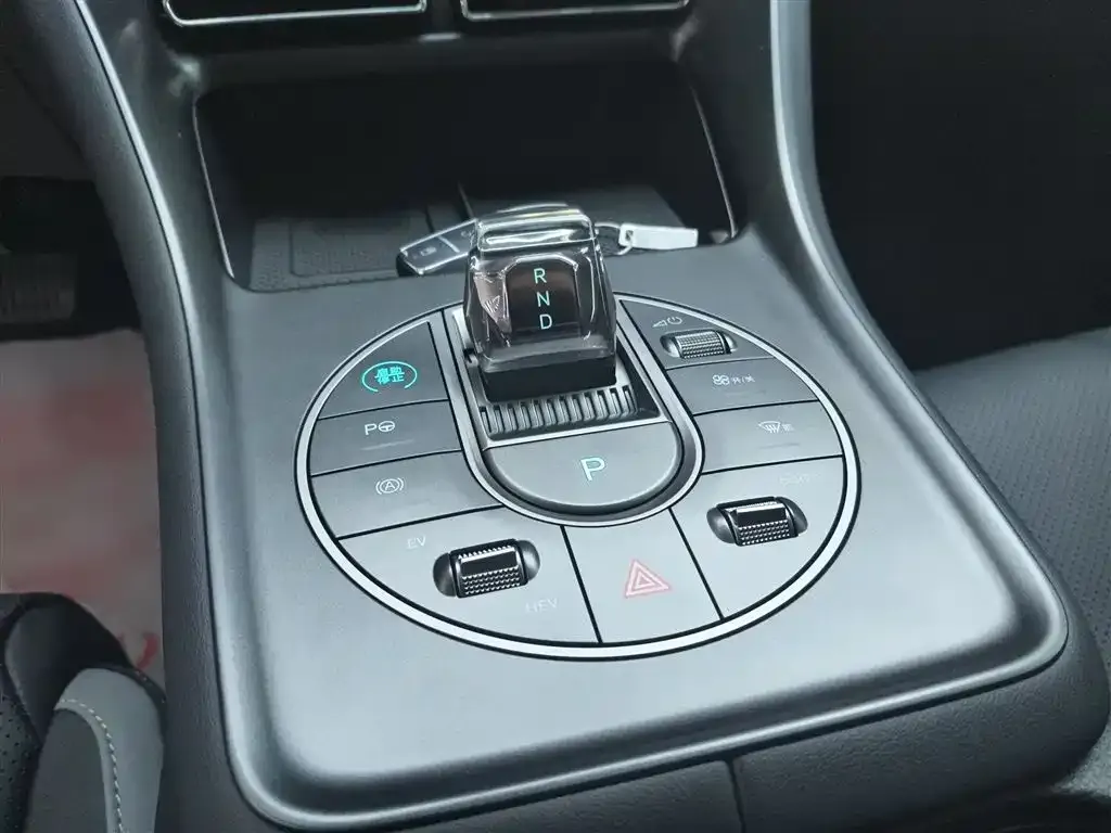 BYD Seal 05 DM-i — фото 10