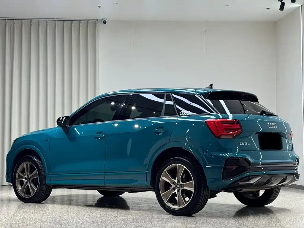 Audi Q2L — фото 5