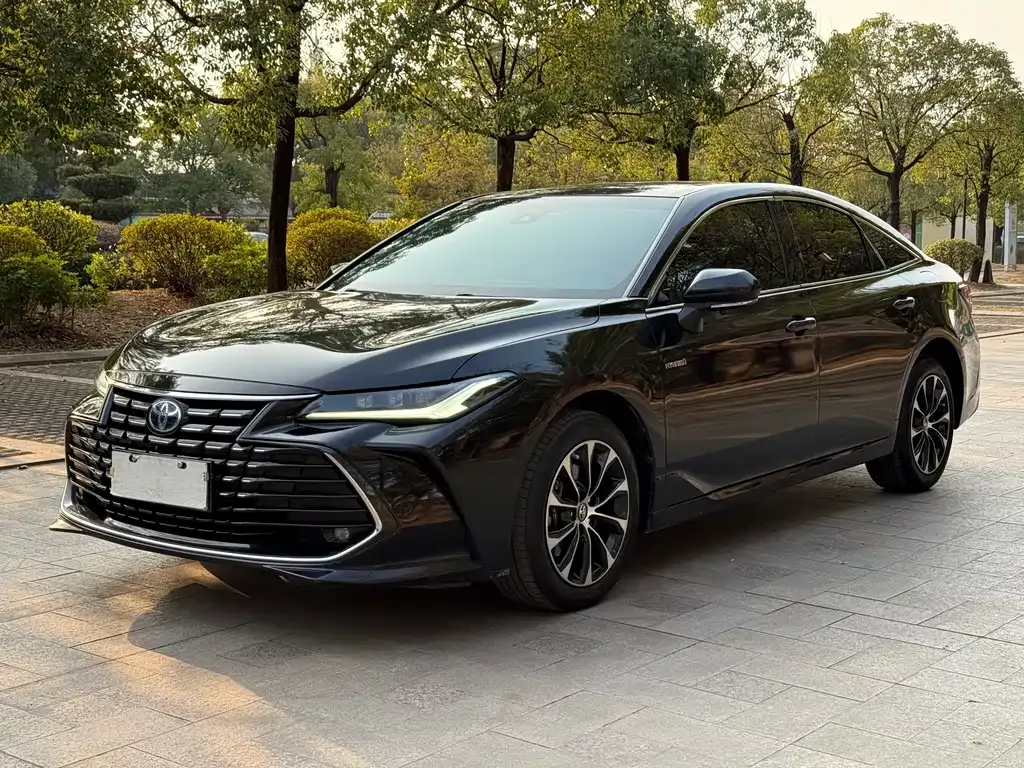 Toyota Avalon — фото 1