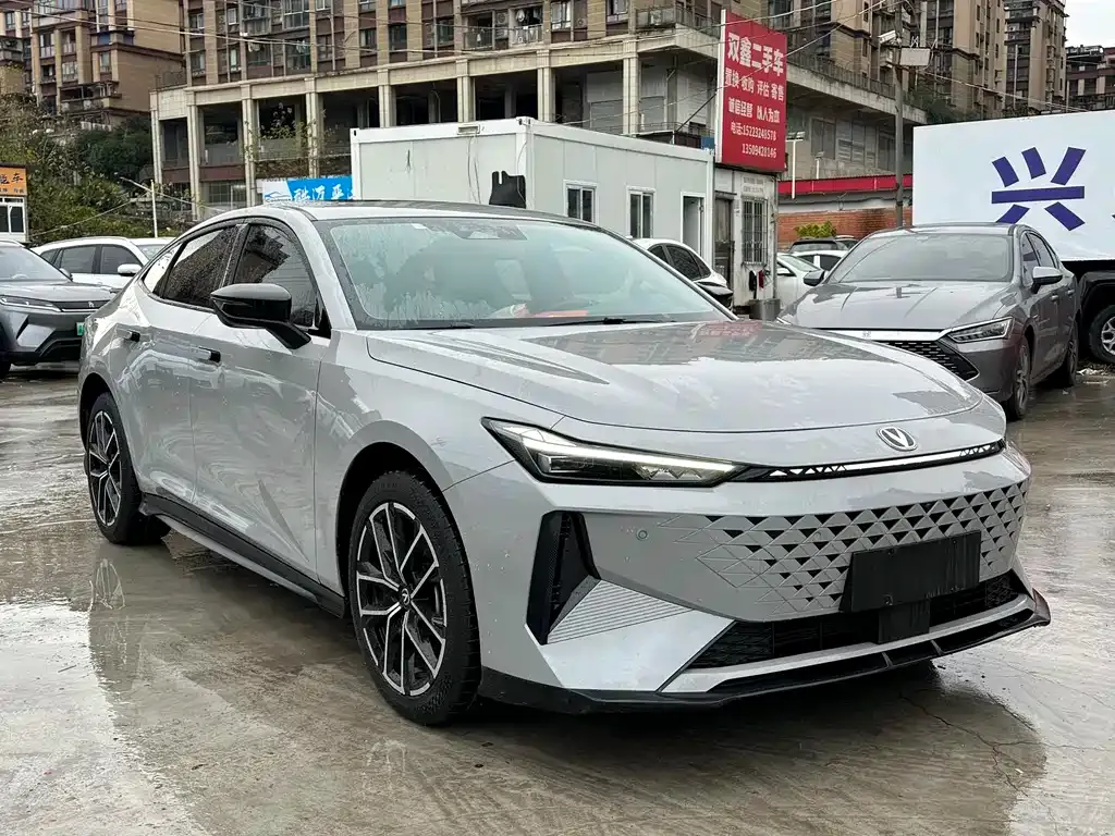 Changan UNI-V iDD — фото 10