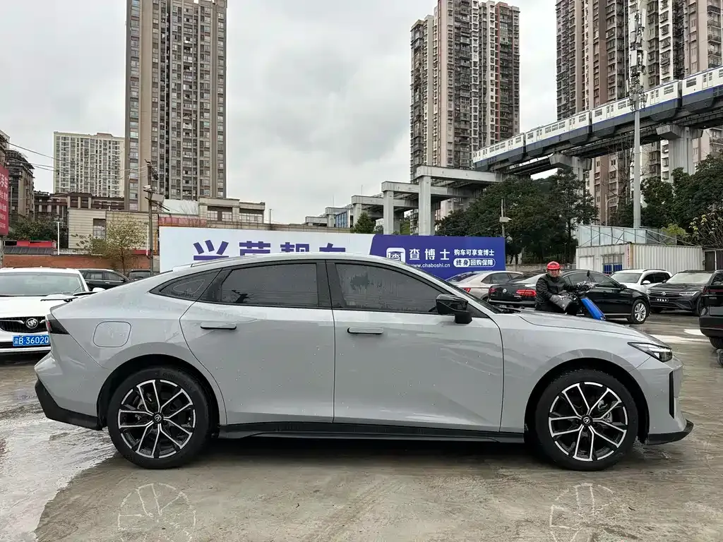 Changan UNI-V iDD — фото 5