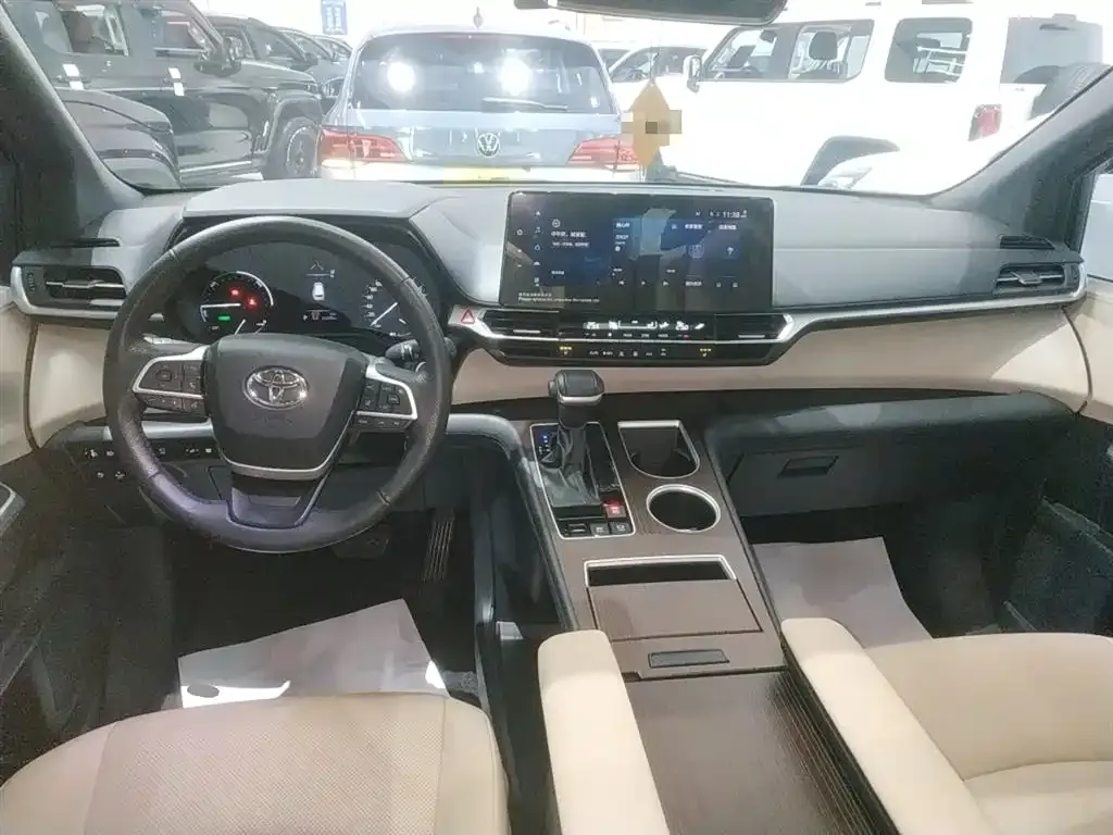 Toyota Granvia — фото 10