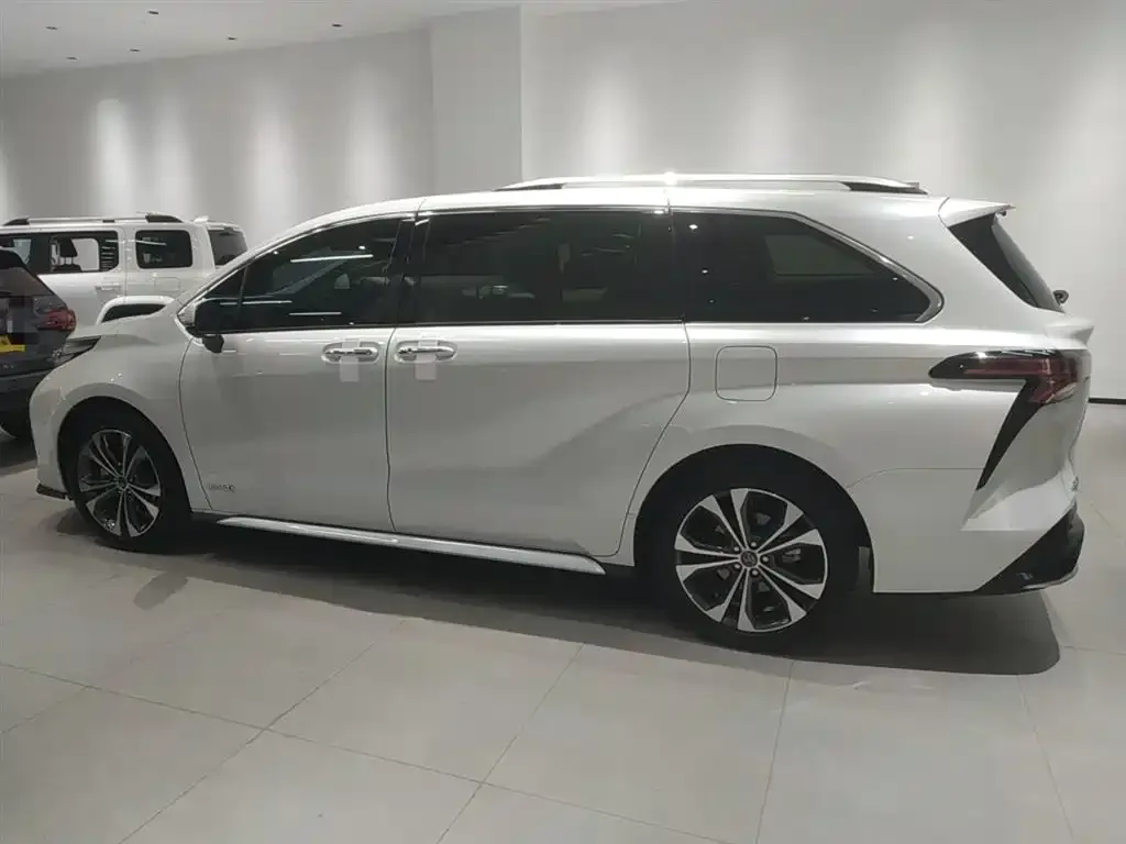 Toyota Granvia — фото 7