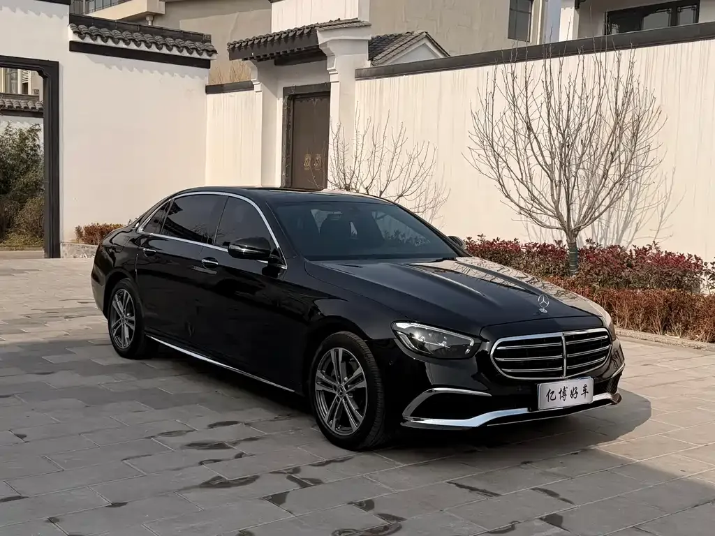 Mercedes-Benz E-Class — фото 4