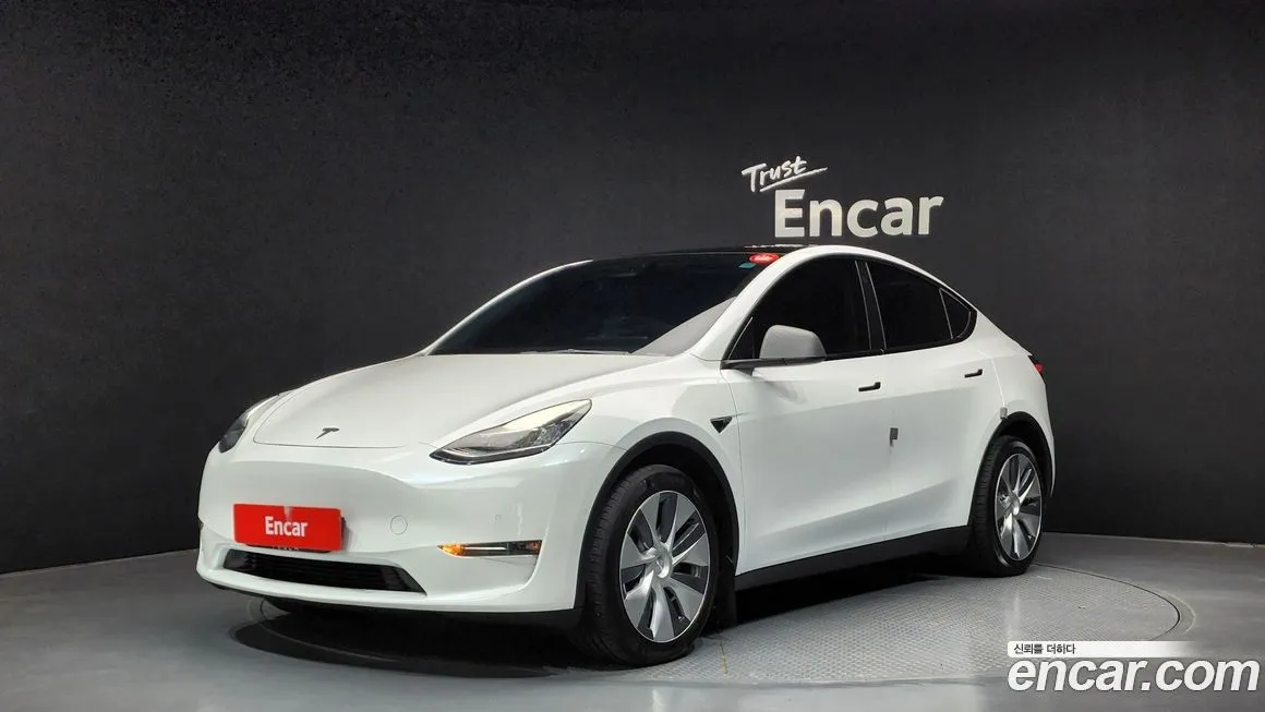 Tesla Model Y — фото 1