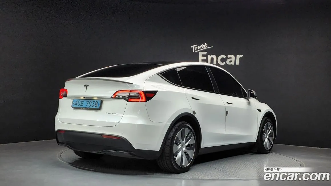 Tesla Model Y — фото 5
