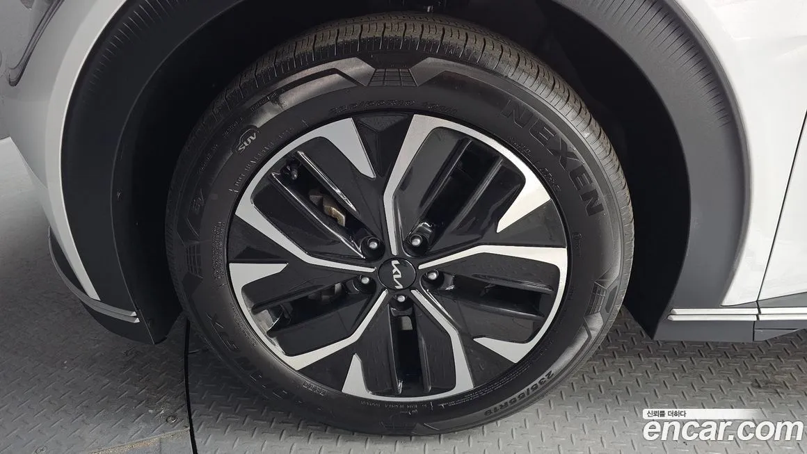 Kia EV6 — фото 10