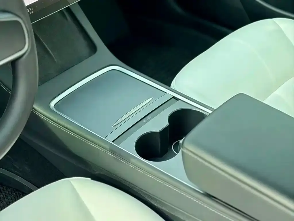 Tesla Model 3 — фото 3