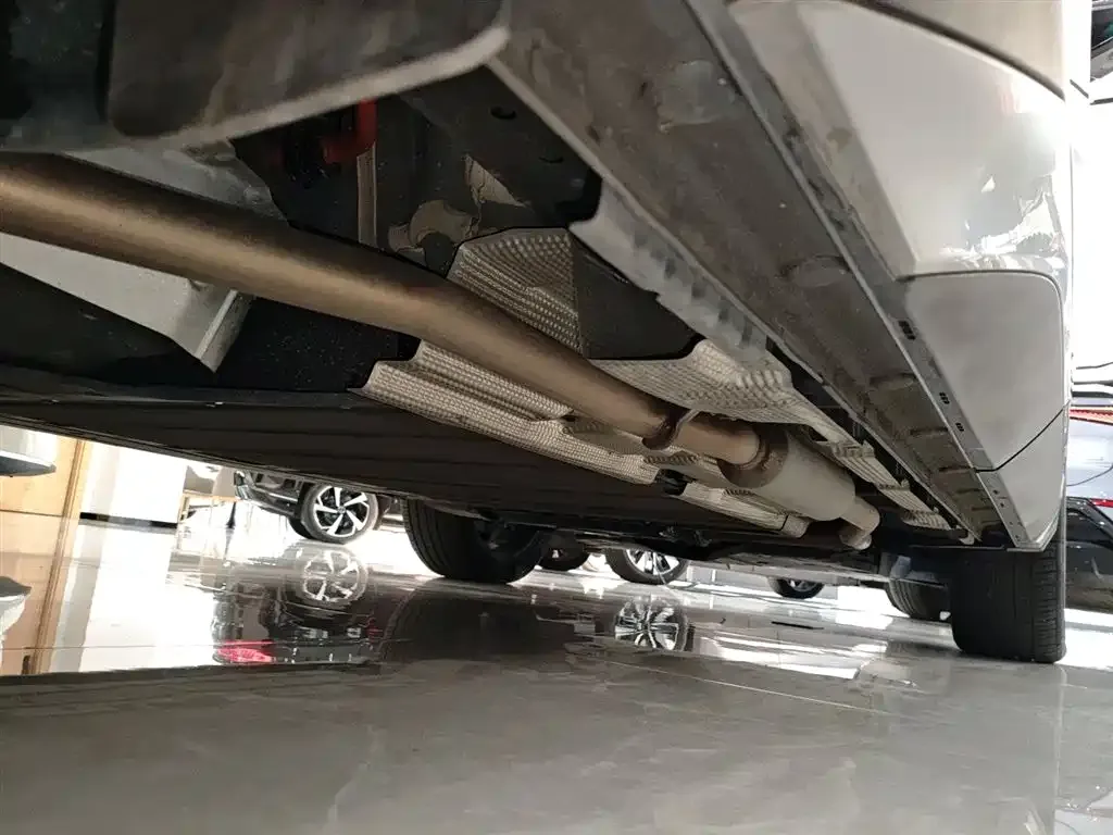 BYD L DM-i — фото 8