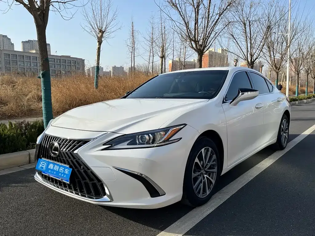 Lexus ES — фото 1