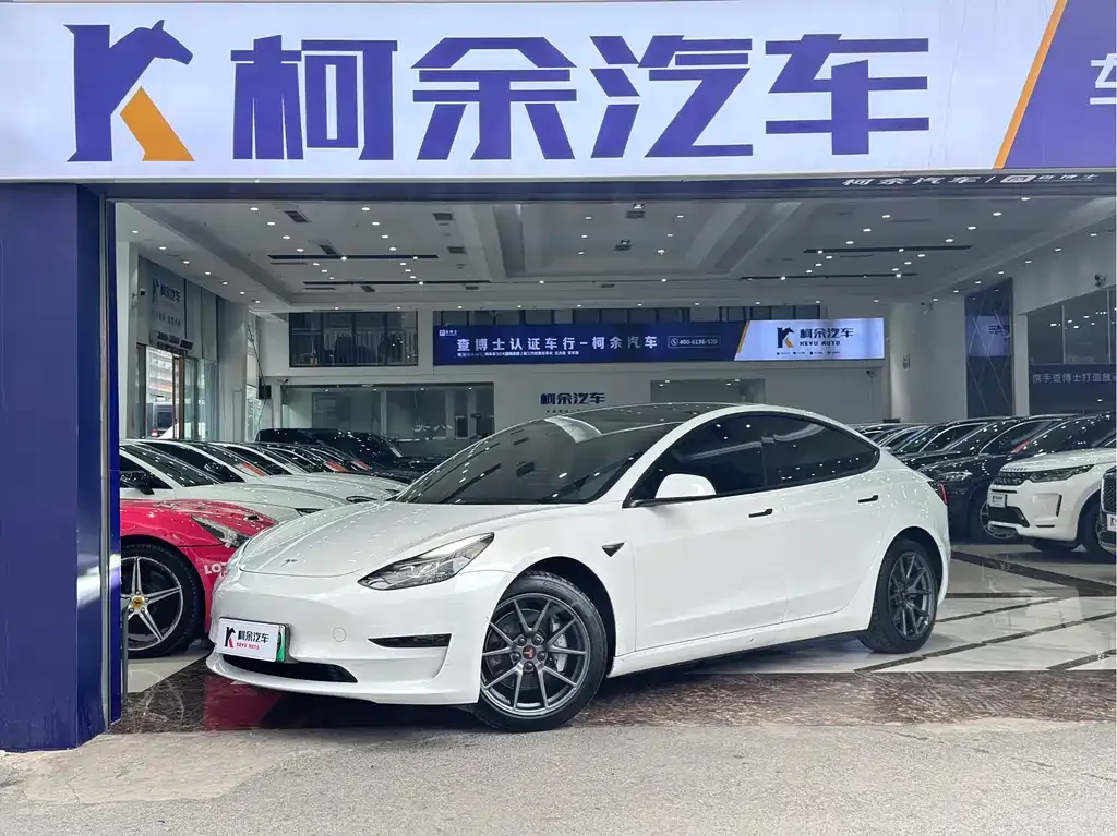Tesla Model 3 — фото 1