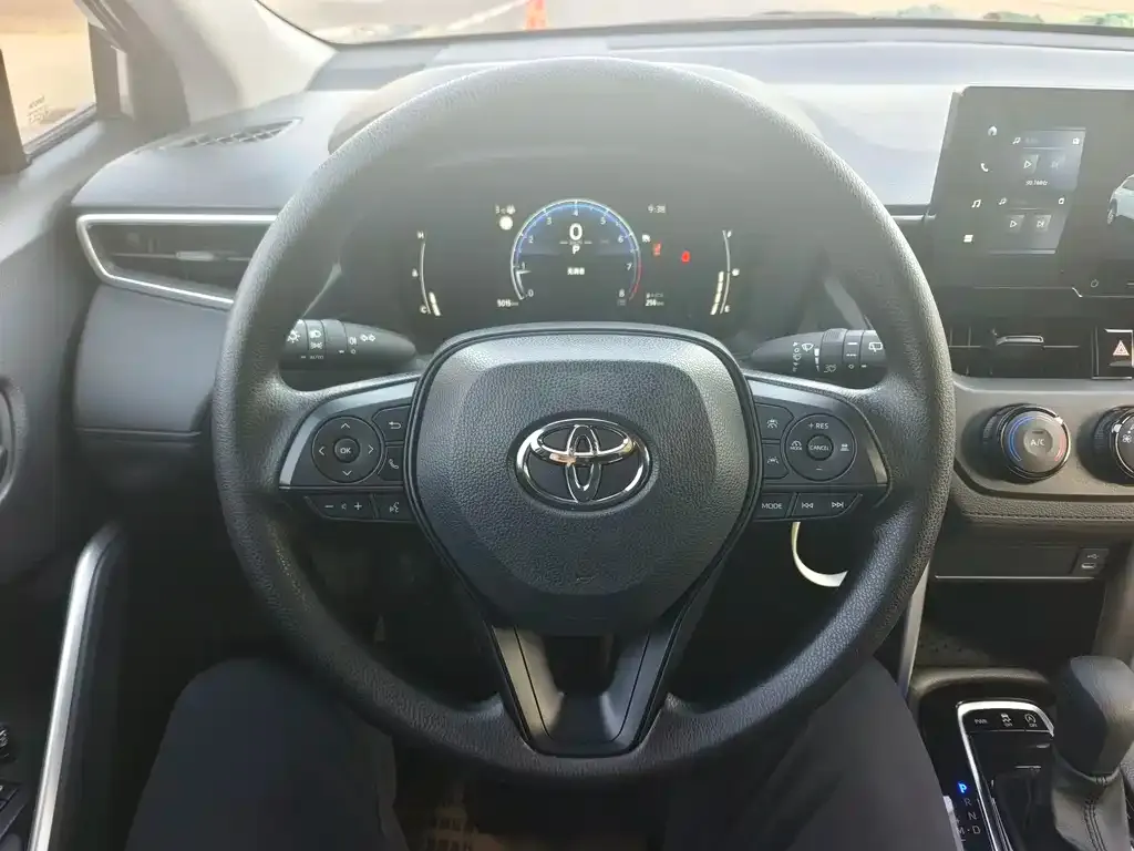 Toyota Corolla Cross — фото 10