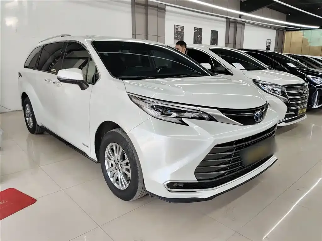 Toyota Sienna — фото 2