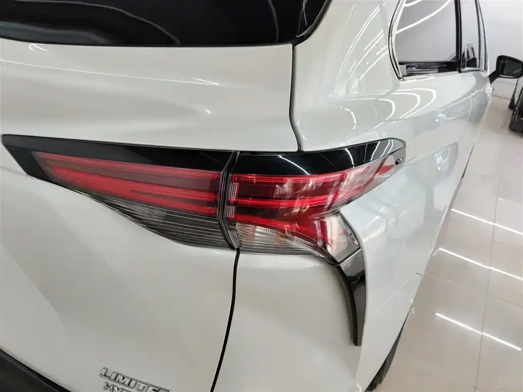 Toyota Sienna — фото 4