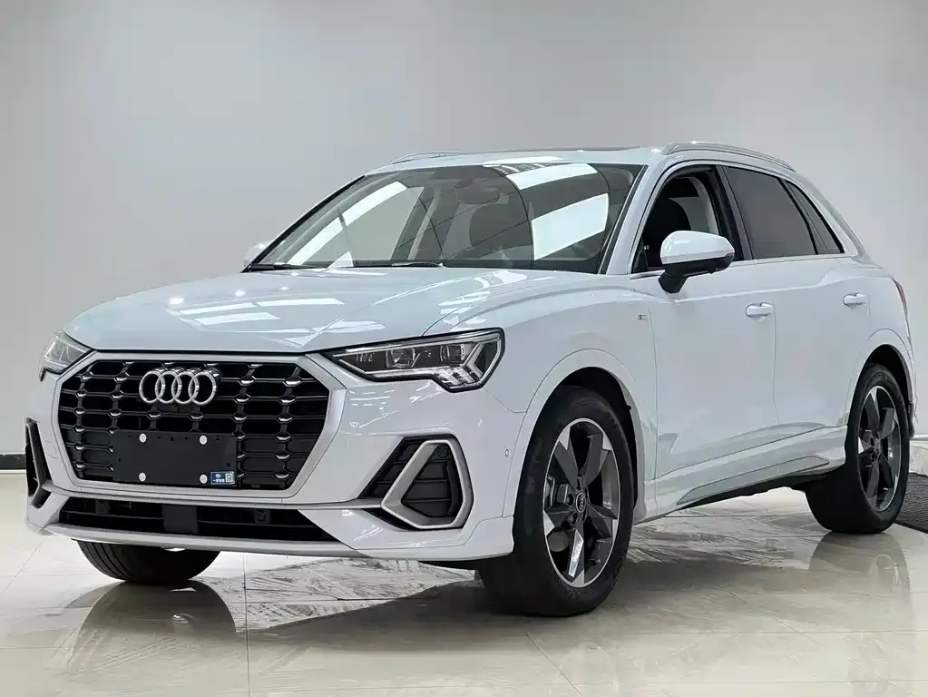 Audi Q3 — фото 1