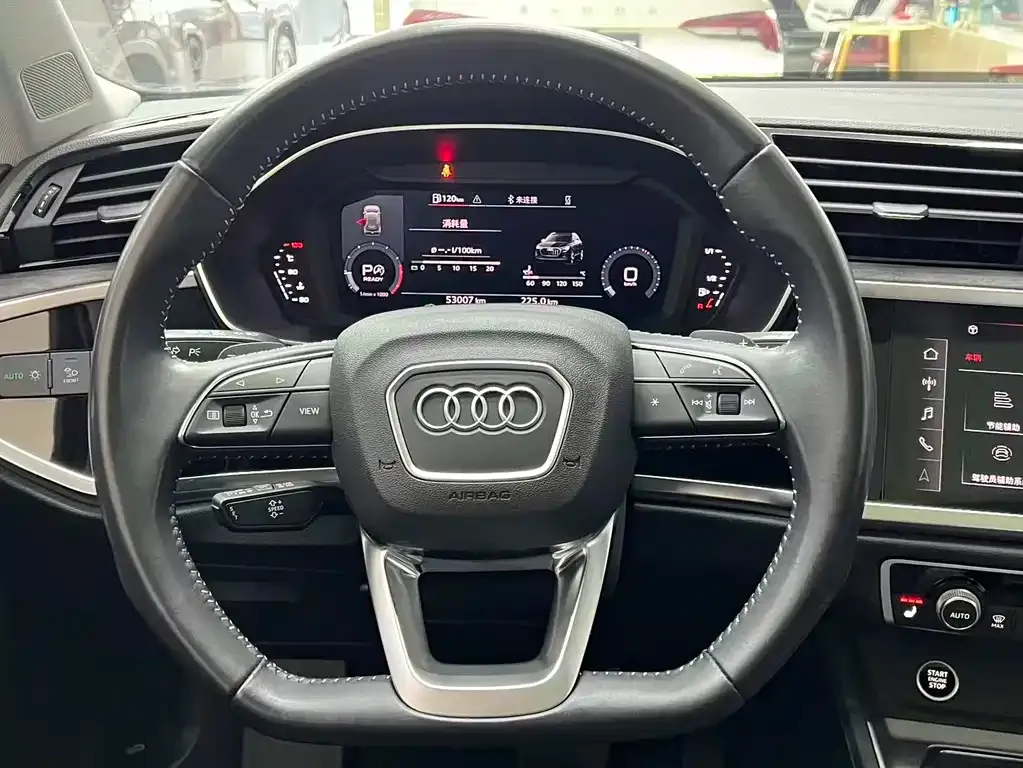 Audi Q3 — фото 7