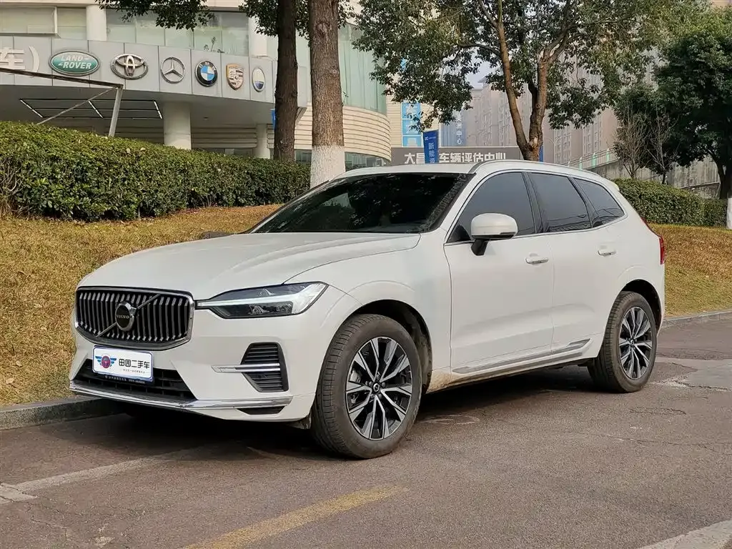Volvo XC60 — фото 1