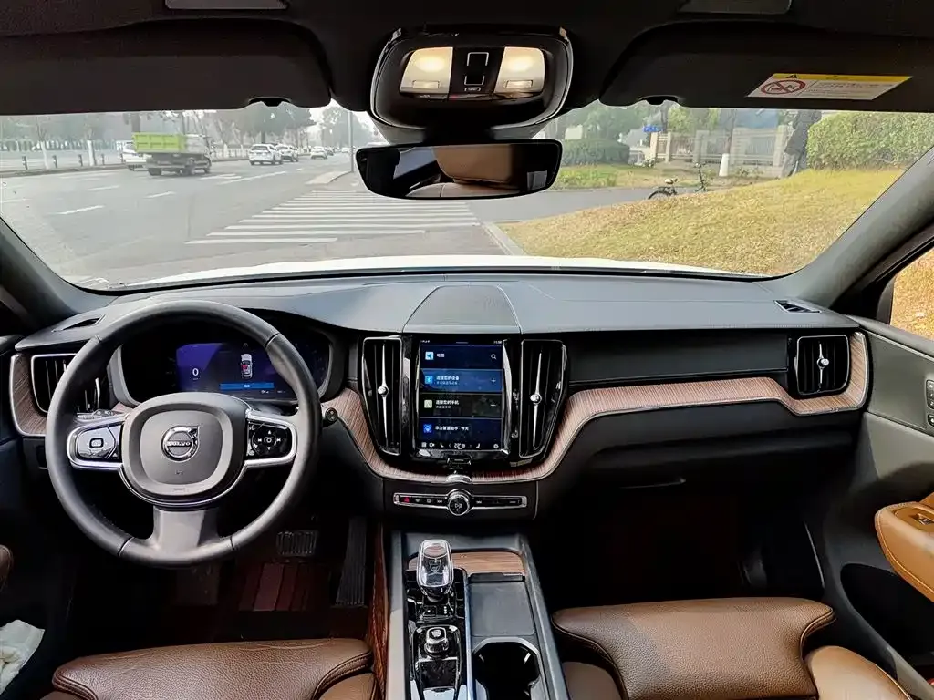 Volvo XC60 — фото 2