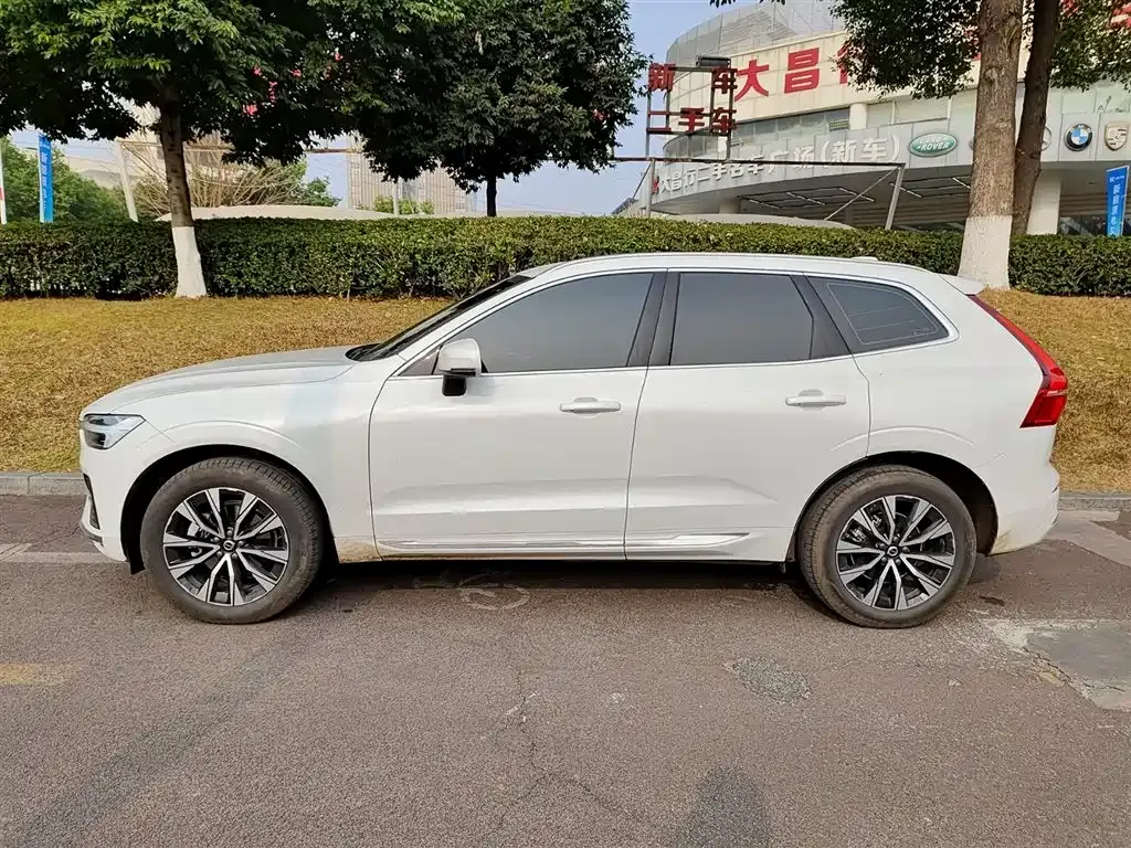 Volvo XC60 — фото 10