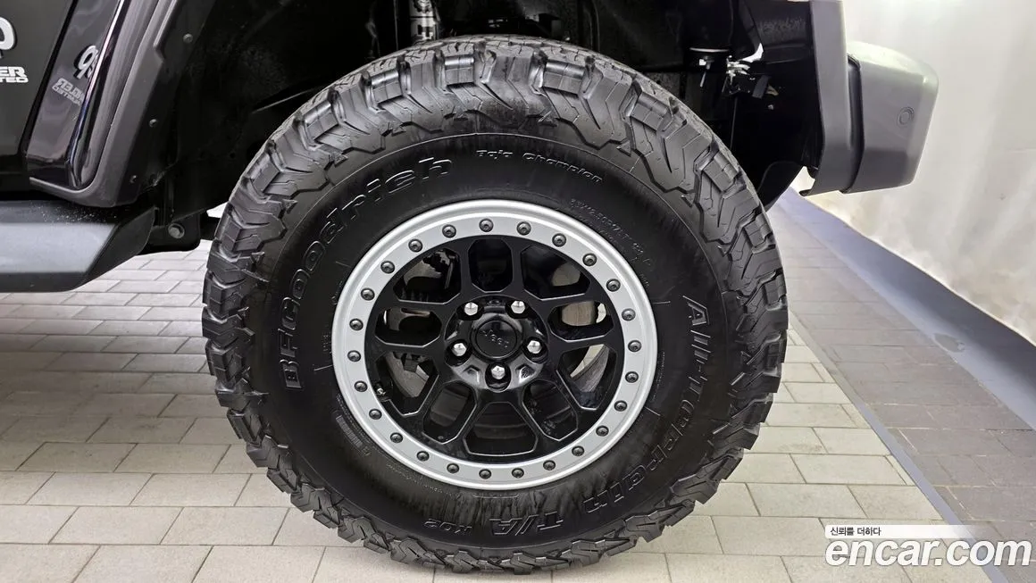 Jeep Wrangler — фото 7