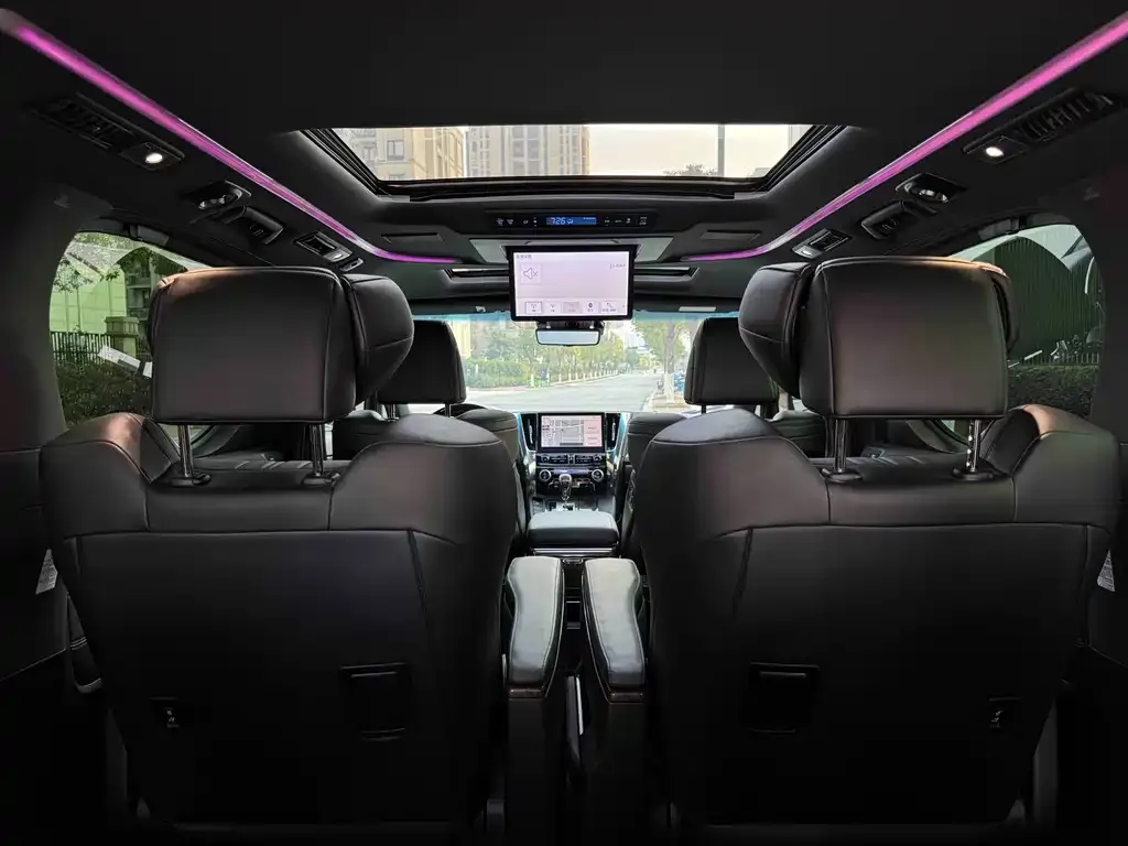 Toyota Vellfire — фото 9