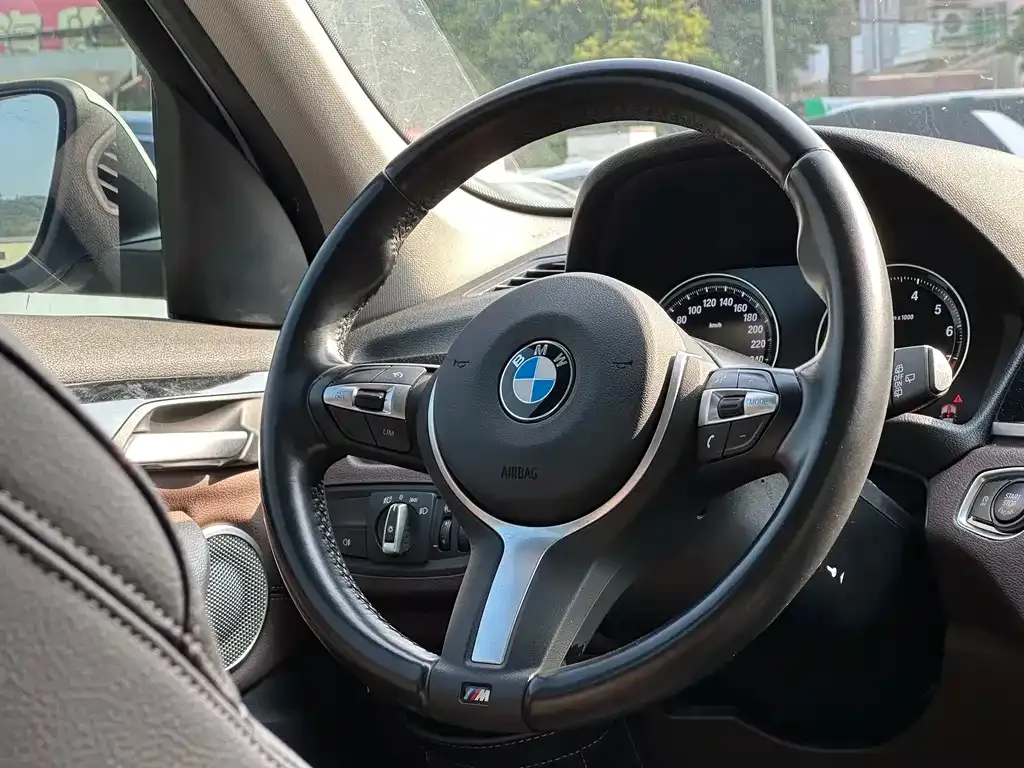 BMW X1 — фото 9