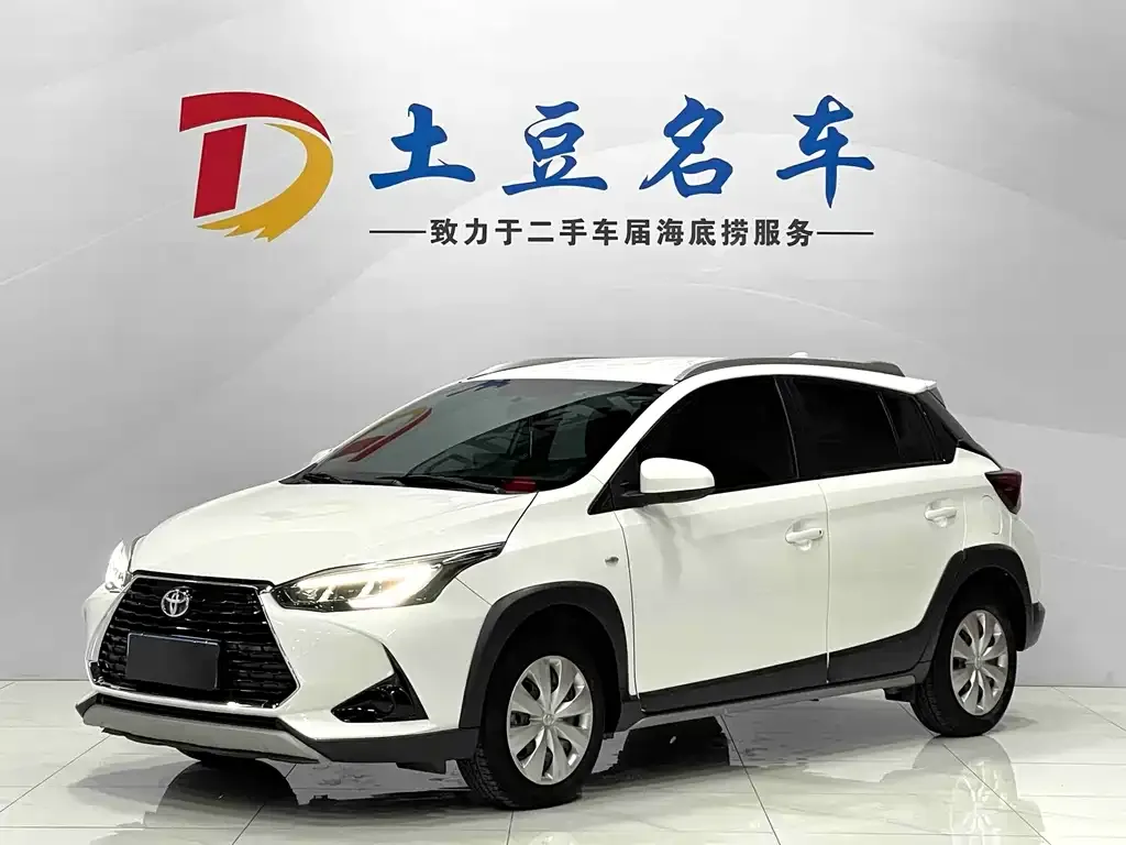 Toyota Yaris L — фото 1