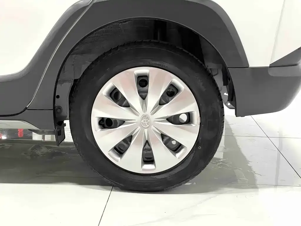 Toyota Yaris L — фото 3