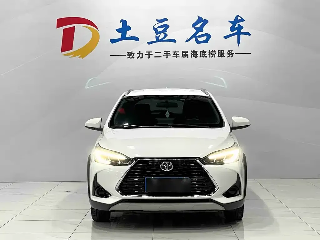 Toyota Yaris L — фото 2