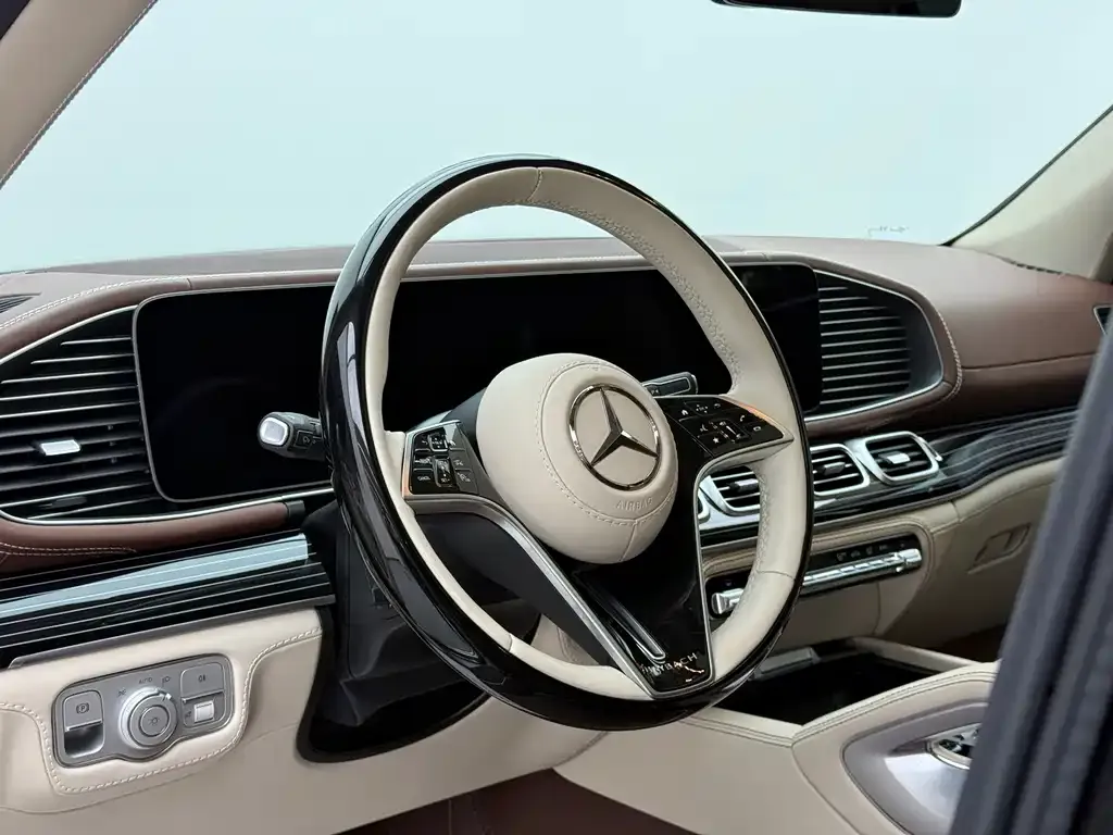 Mercedes-Benz GLS — фото 8