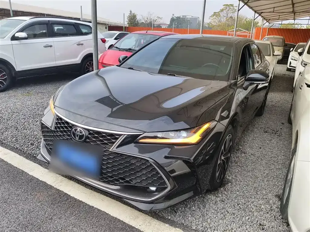 Toyota Avalon — фото 1