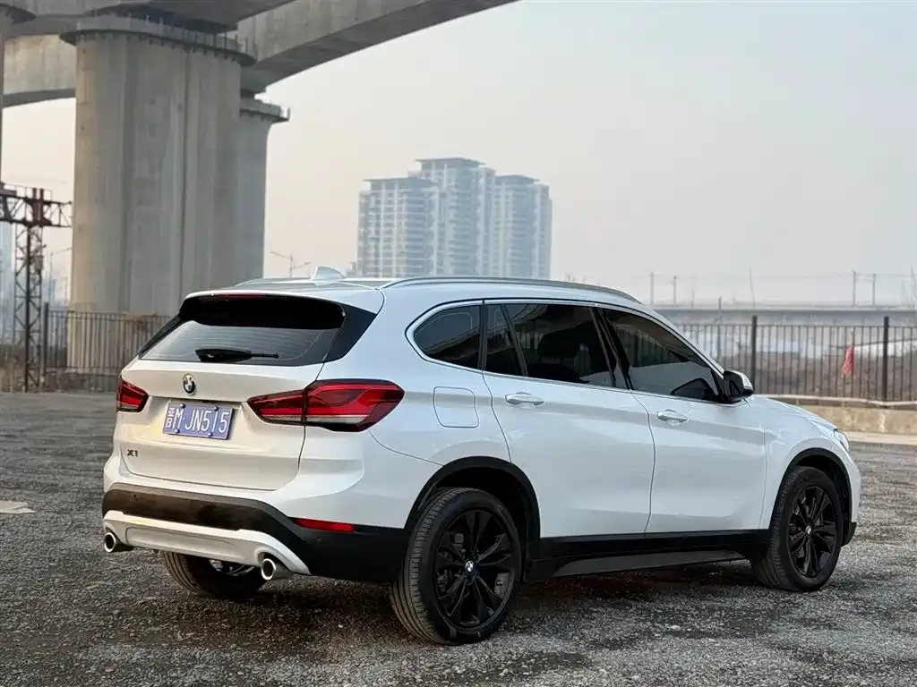 BMW X1 — фото 5